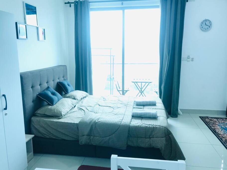 Cozy Cybersquare High Floor View King Bed Free Parkin Netflix With Wi-fi 173 Apartment