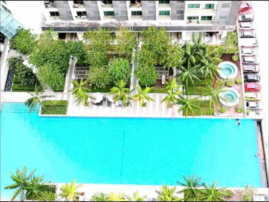 Cozy Cybersquare High Floor View King Bed Free Parkin Netflix With Wi-fi 173 Cyberjaya
