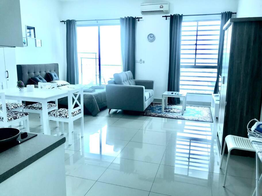 Cozy Cybersquare High Floor View King Bed Free Parkin Netflix With Wi-fi 173 Apartment